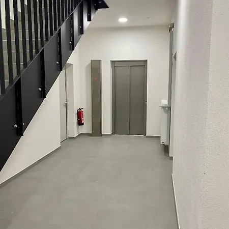 Keep Hosting M11 Am Kocher Mit Balkon, Kueche Und Parkplatz