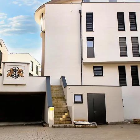 Keep Hosting M11 Am Kocher Mit Balkon, Kueche Und Parkplatz * Oedheim